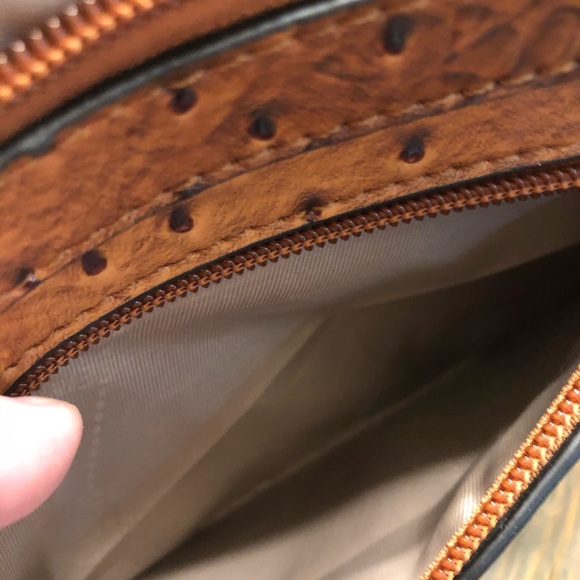 NEW! Nice faux Ostrich Skin Wristlet with strap. - Picture 4 of 7